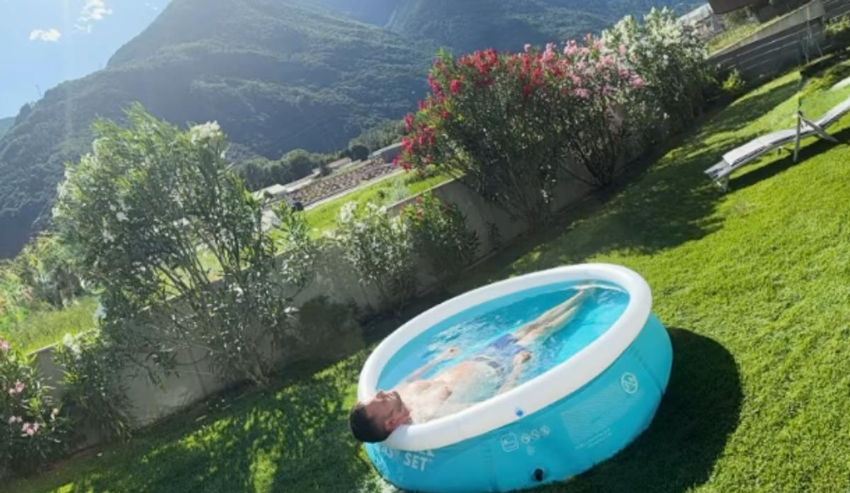 Mathieu Baron contemple les Alpes suisses