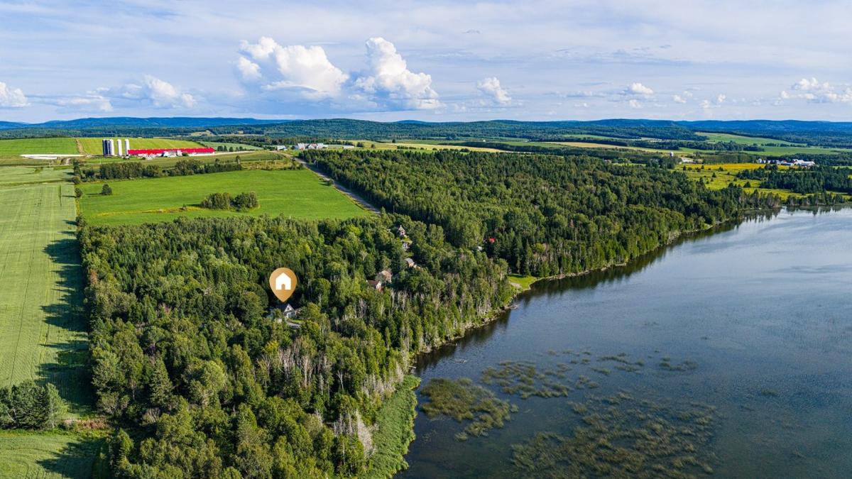 Le relief et les boisés environnants