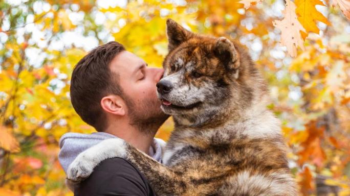 Sam Breton et son chien Genji