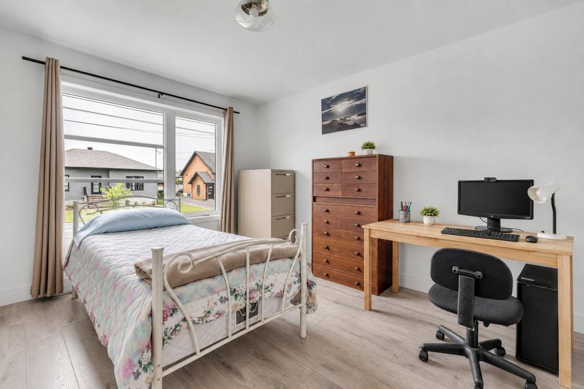 Autre angle de la chambre principale