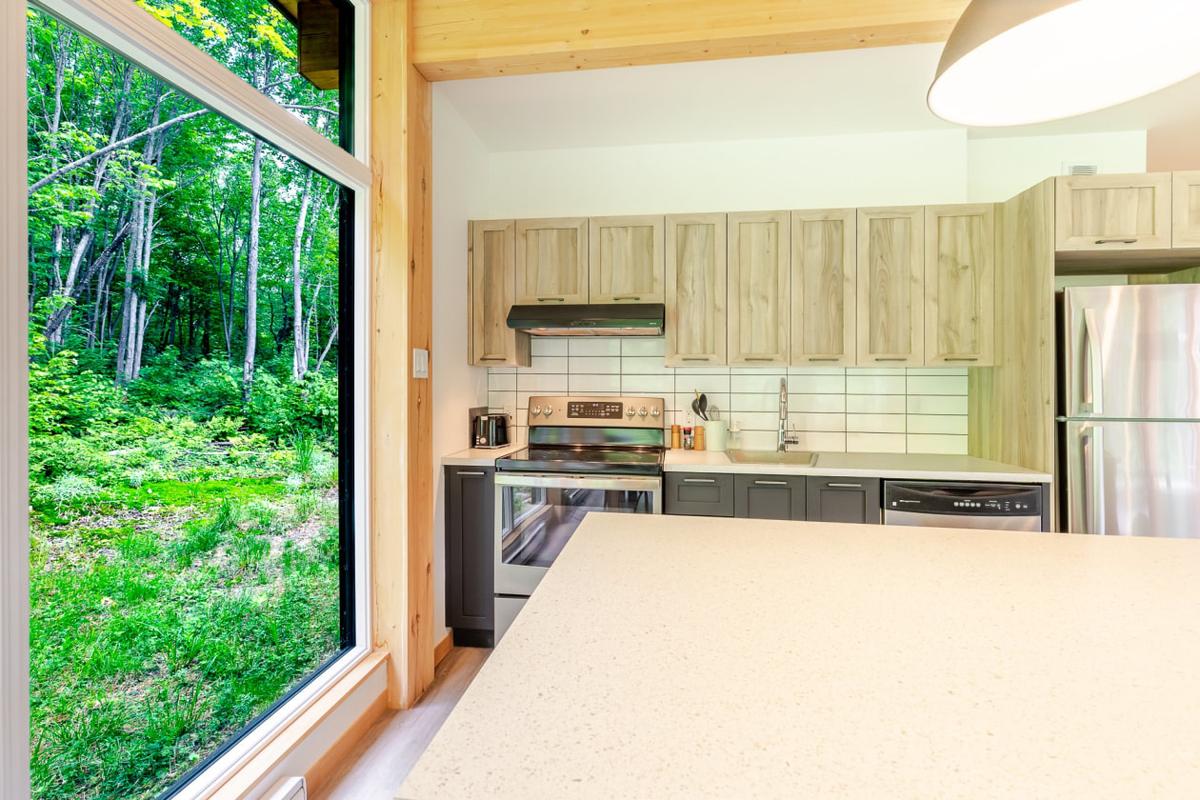 Salle de bain aux finitions contemporaines