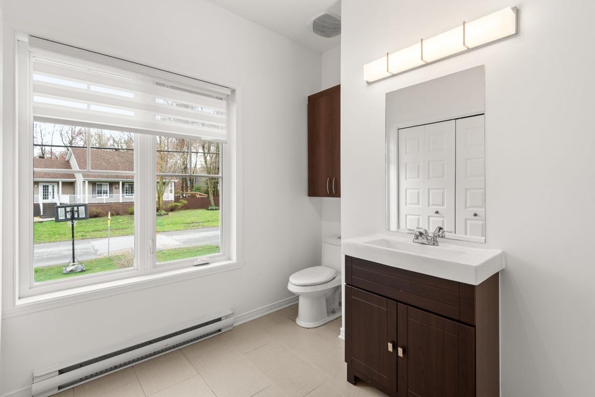 Salle de bain avec douche