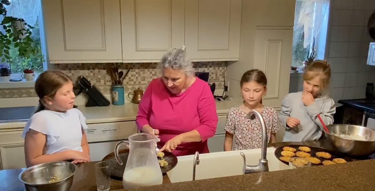Marthe Laverdière et ses petites-filles