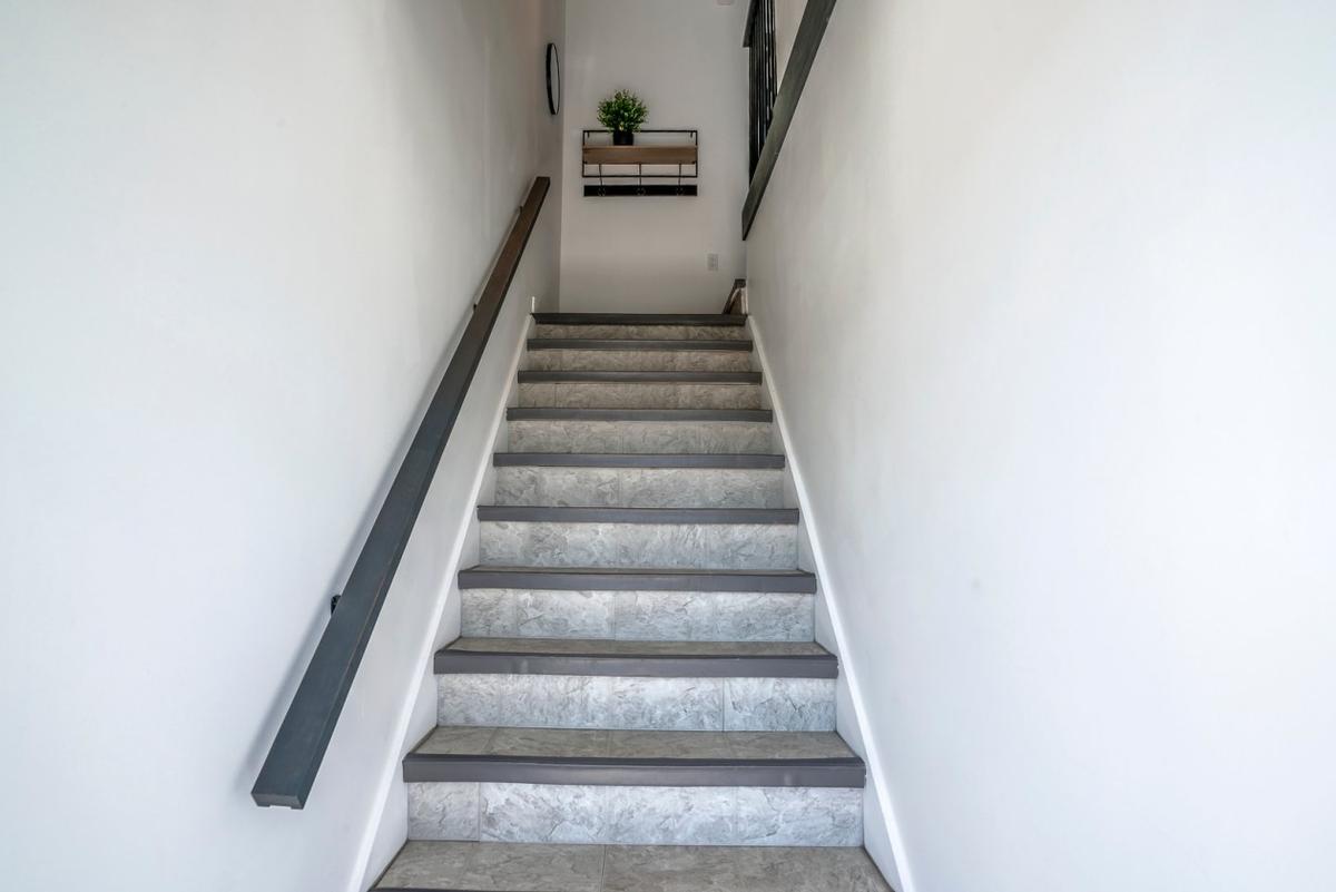 Escalier menant au condo