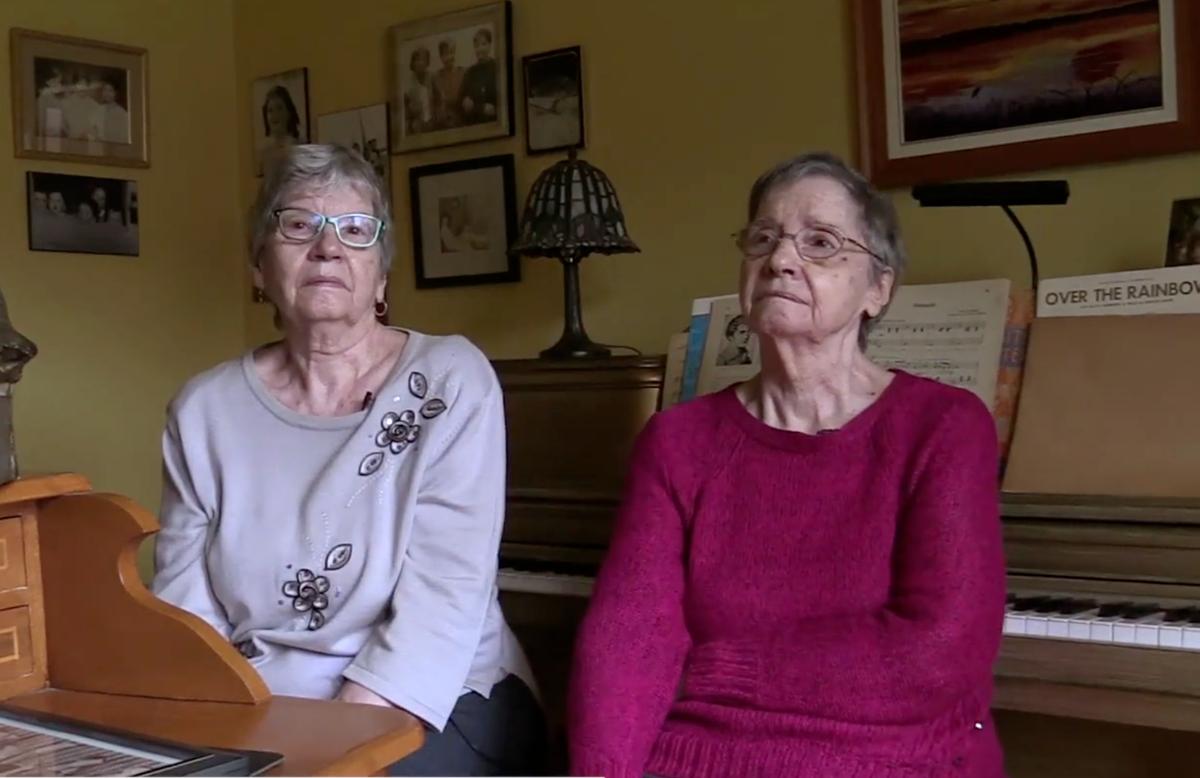 Annette Dionne et sa soeur