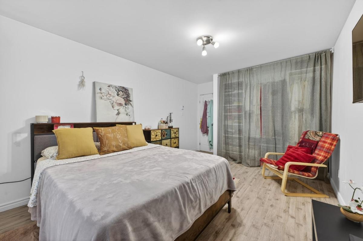 Chambre principale lumineuse