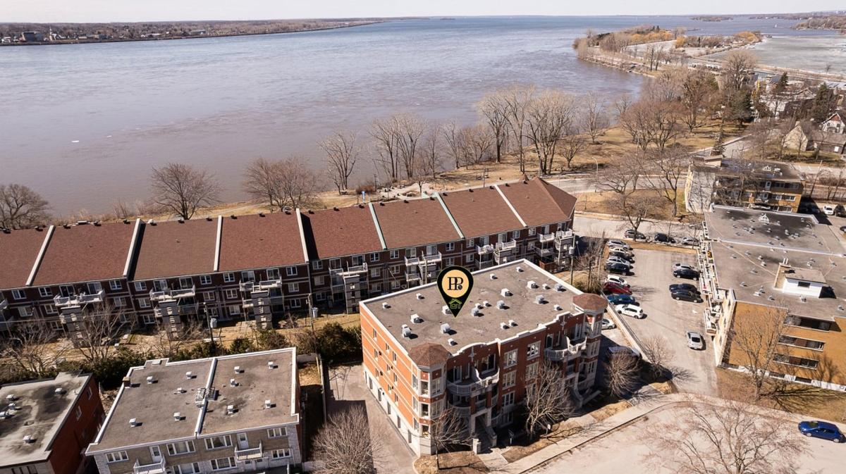 Vue aérienne montrant la proximité du canal de Lachine