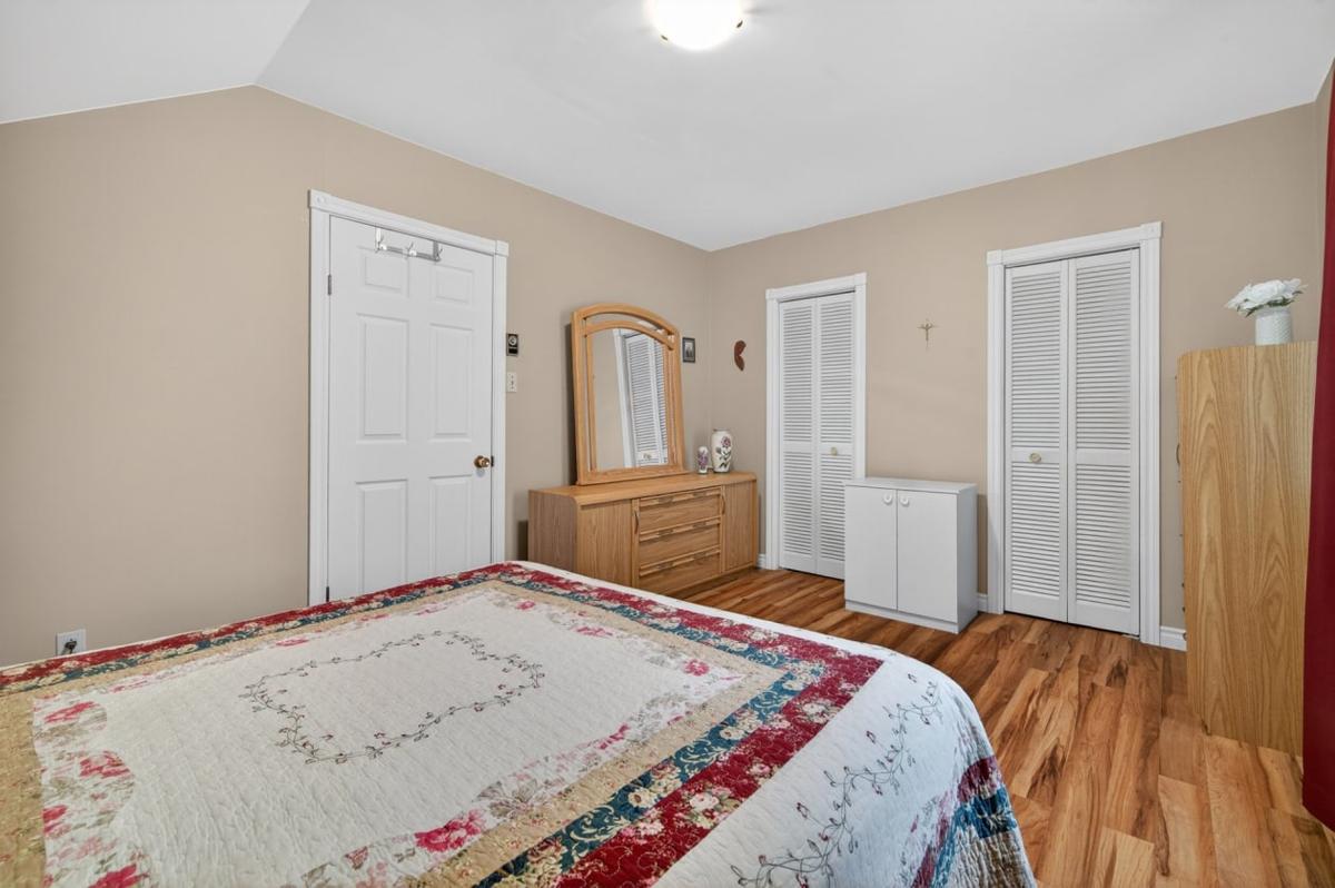 Chambre avec rangement