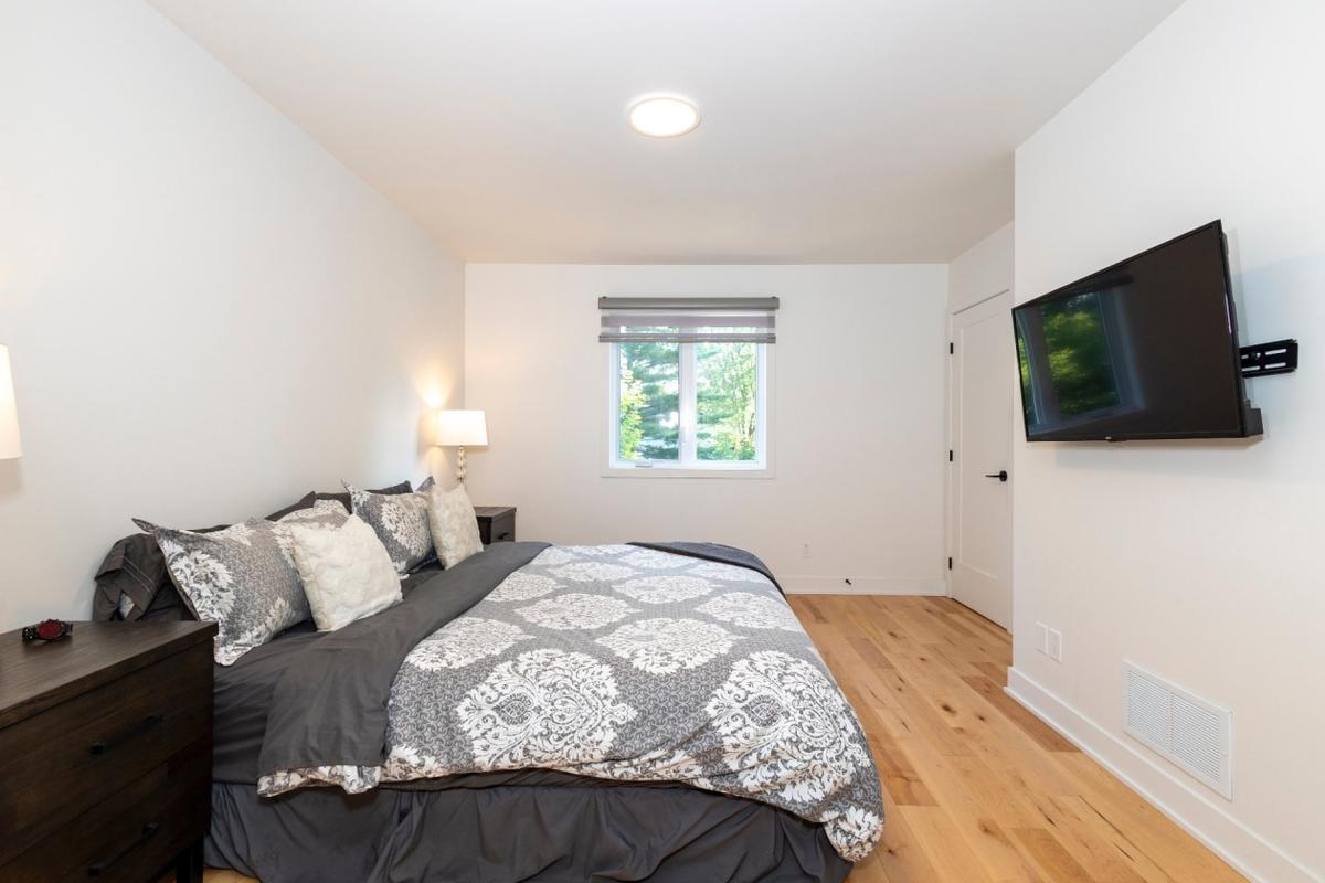 Autre angle de la chambre principale