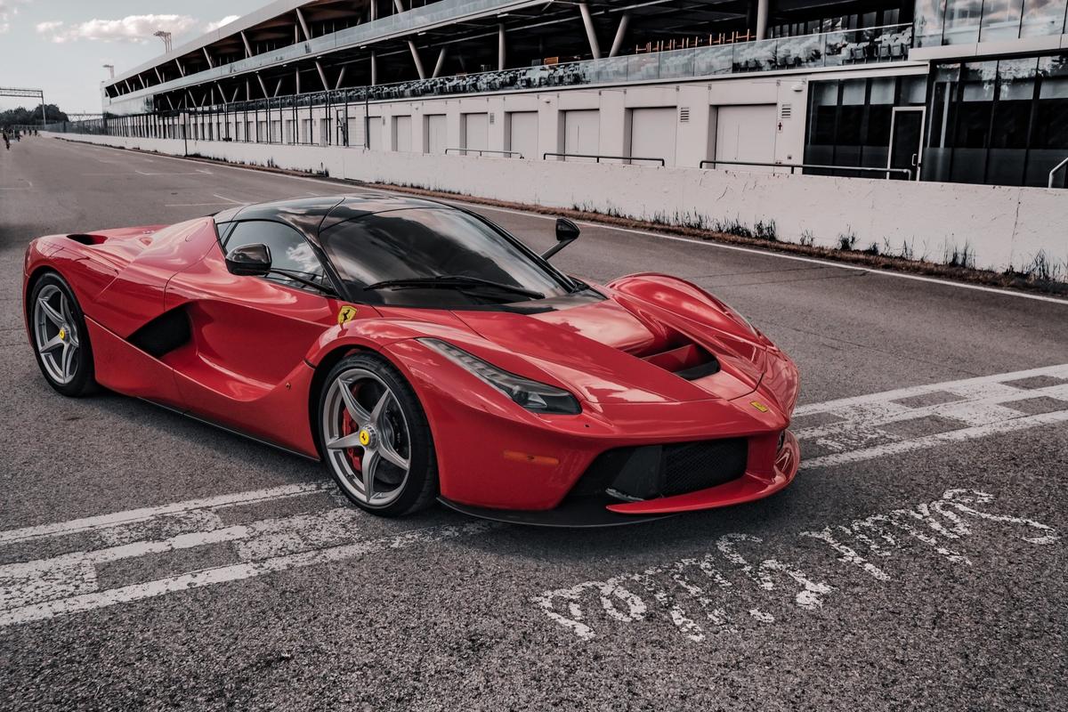 Une Ferrari à Luc Poirier