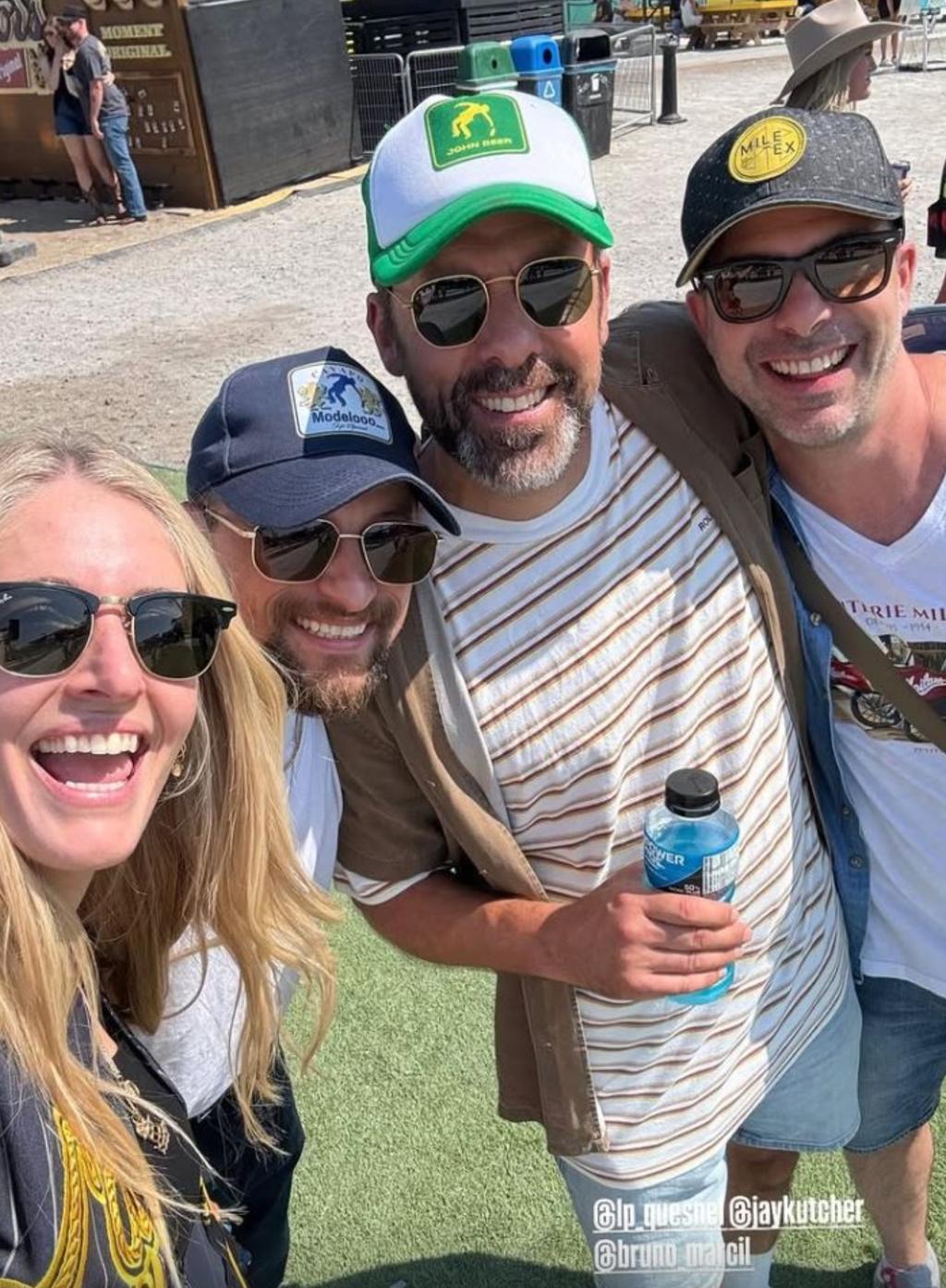 Bruno Marcil avec sa blonde et des amis