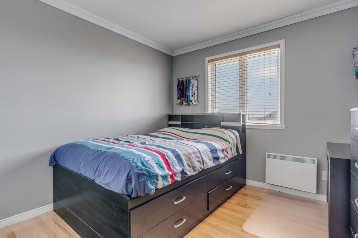 Détail d'une chambre à l'étage