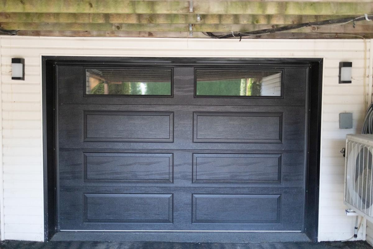 Vue complète du garage aménagé