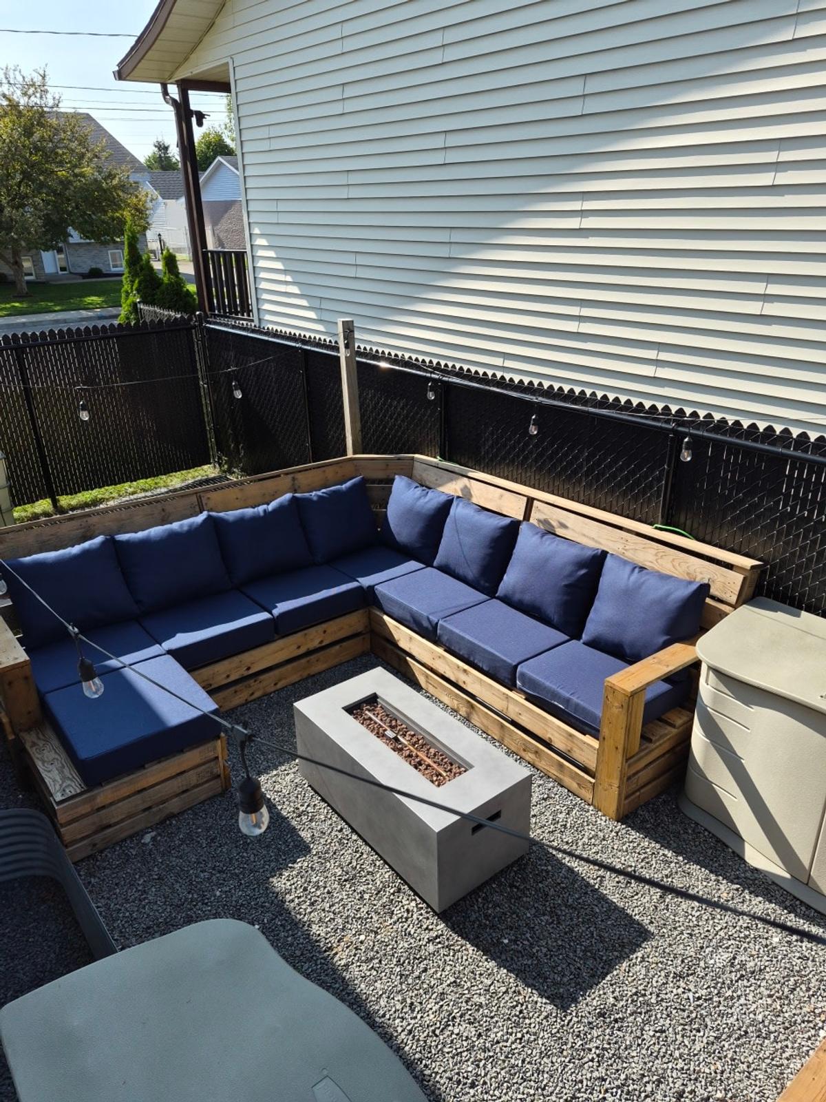 Terrasse neuve avec espace repas