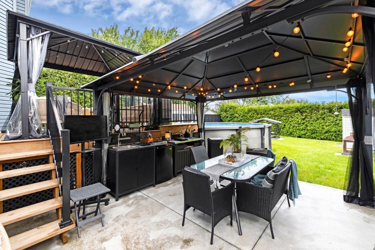 Terrasse et accès à la cour