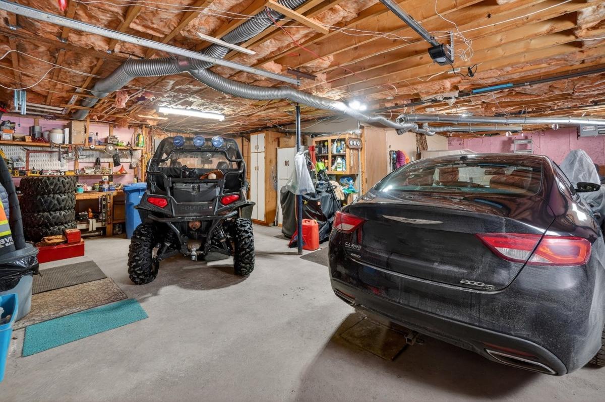 Intérieur du garage surdimensionné
