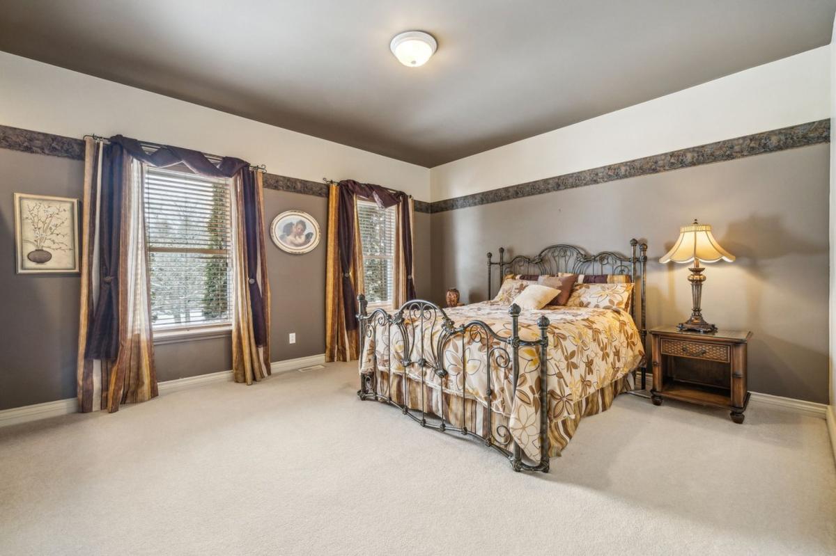 Chambre avec aménagement soigné