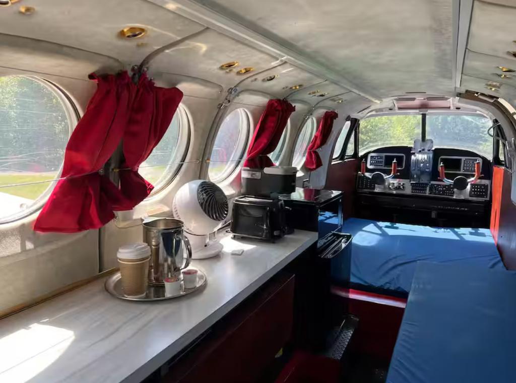 Airbnb avion