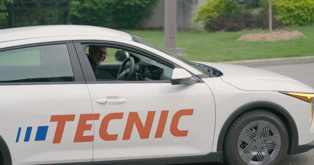 Voiture de l'école de conduite Tecnic