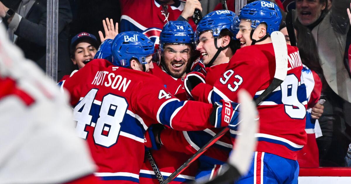 Hutson, Caufield, Suzuki, Slafkovsky et Demidov célébration but