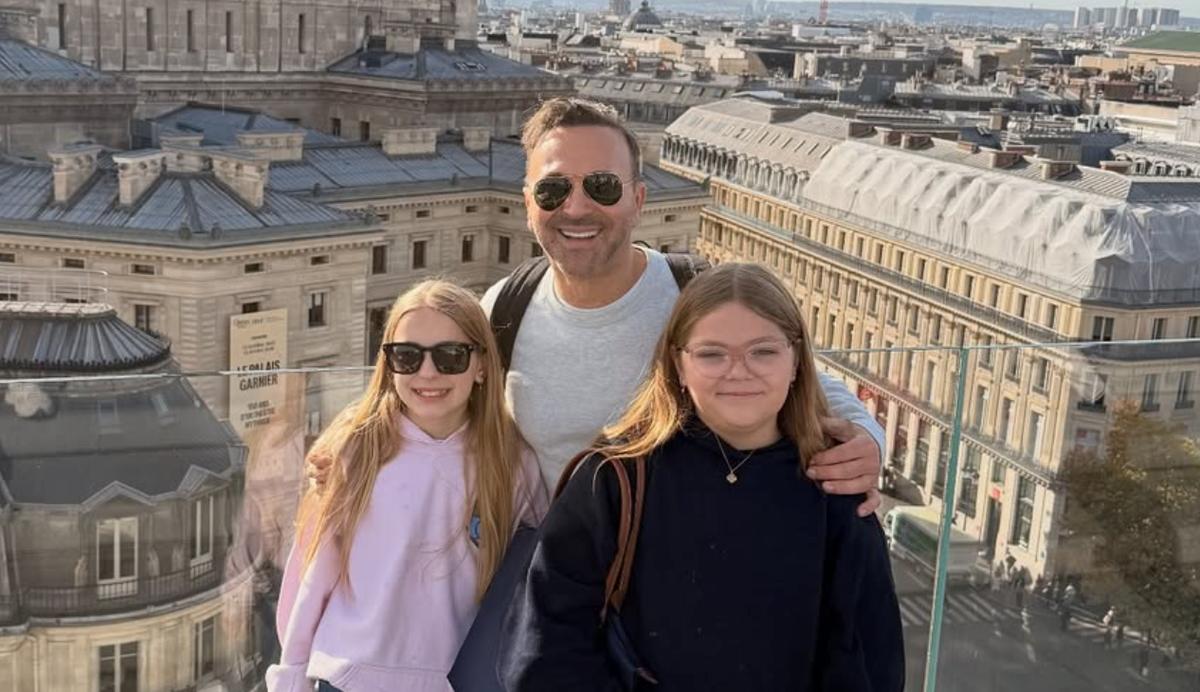 Joel Legendre et ses filles à Paris