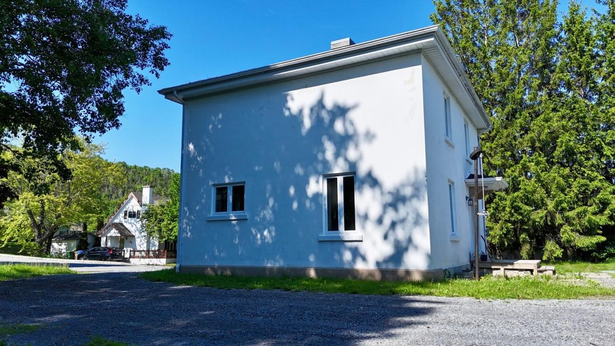 Autre angle de la cour