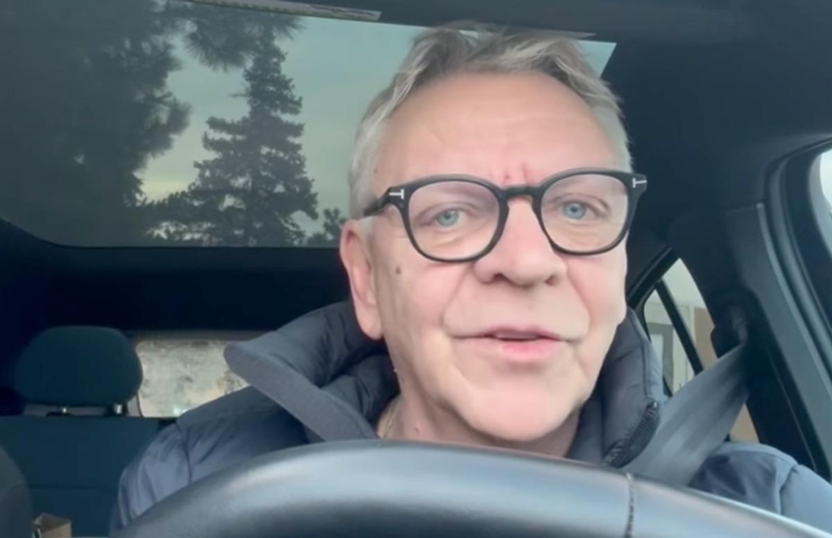 Marc Labrèche dans sa voiture