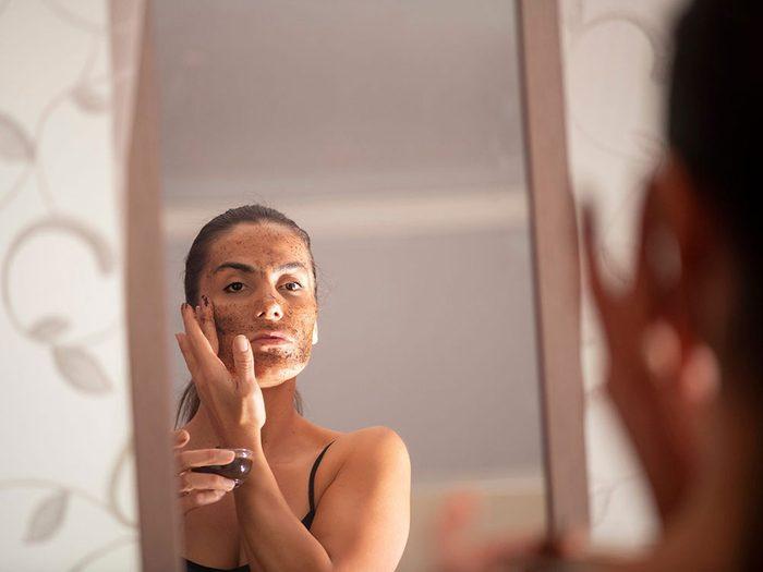 Femme produit visage