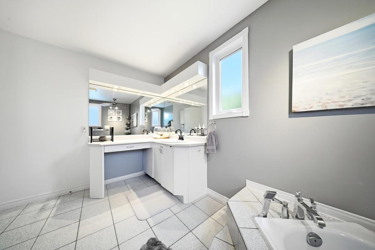 Autre angle de la salle de bain