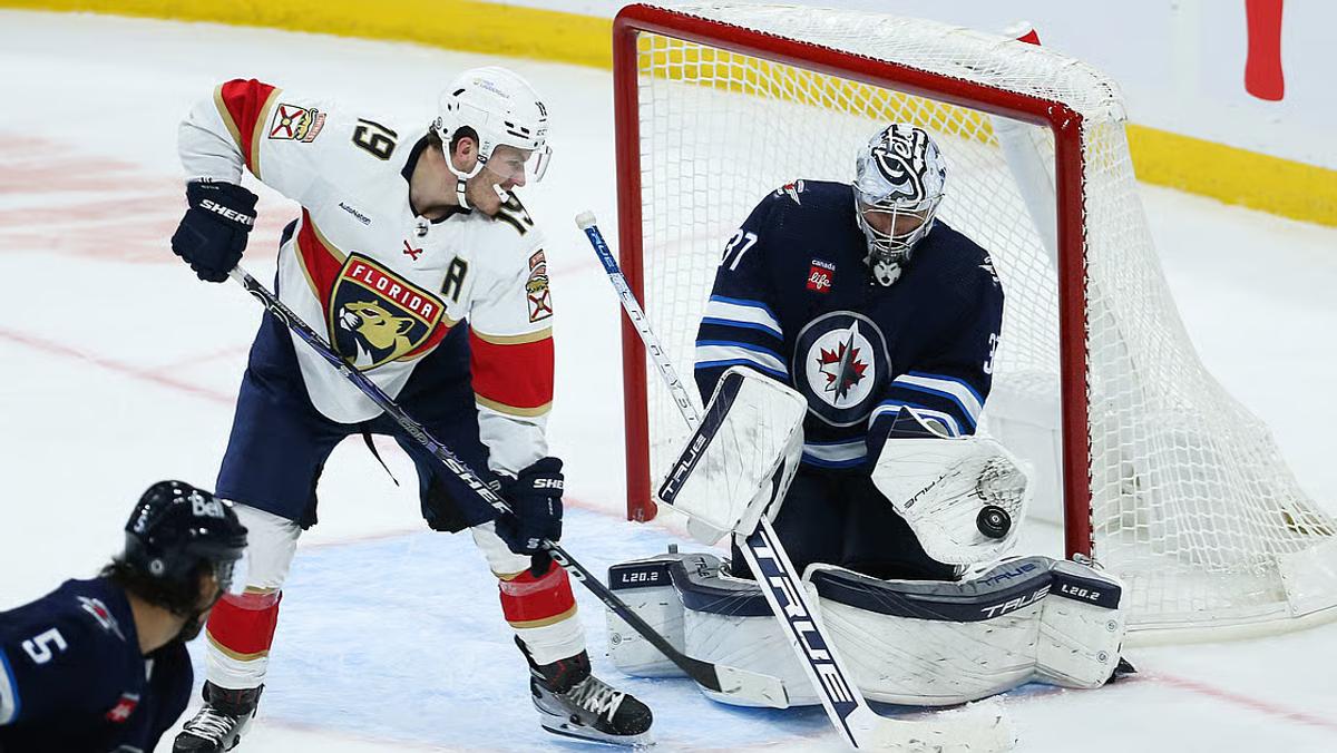 Connor Hellebuyck vs. Florida Panthers 