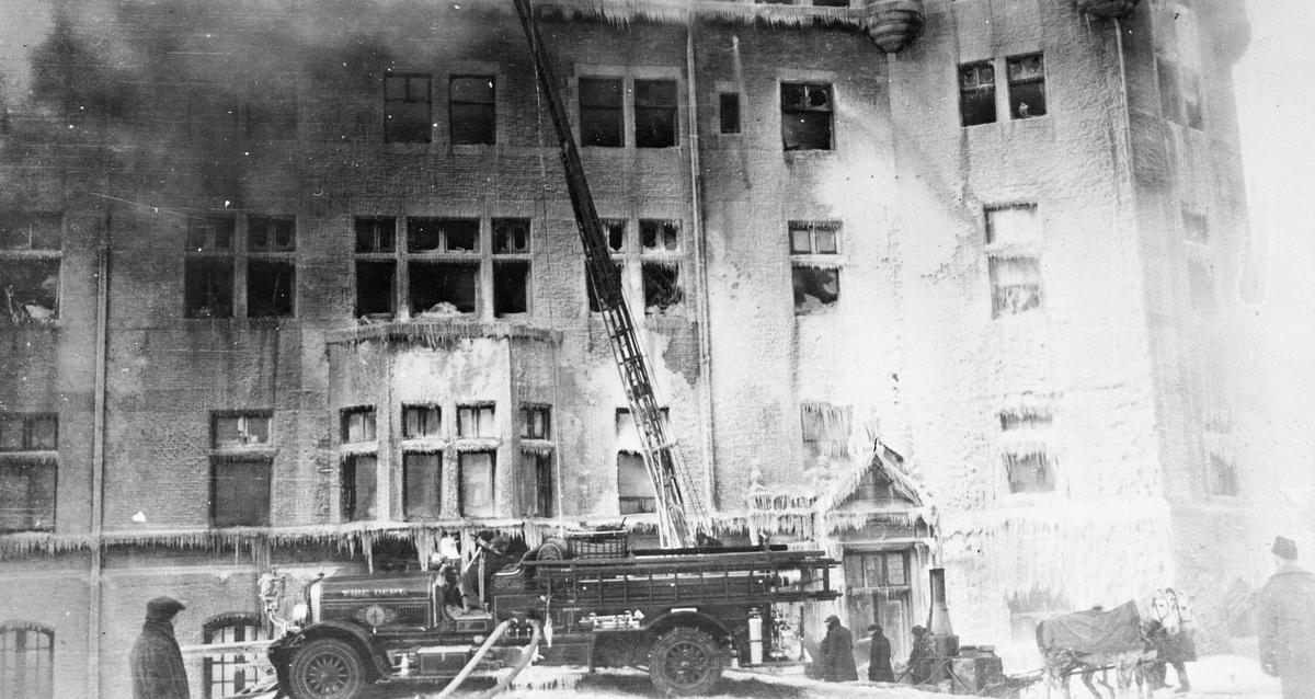 Château Frontenac en flammes en 1926