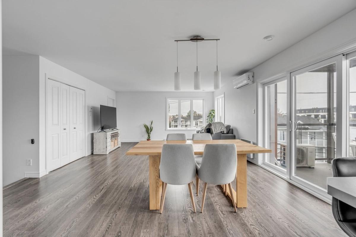 Salle à manger ouverte sur la cuisine