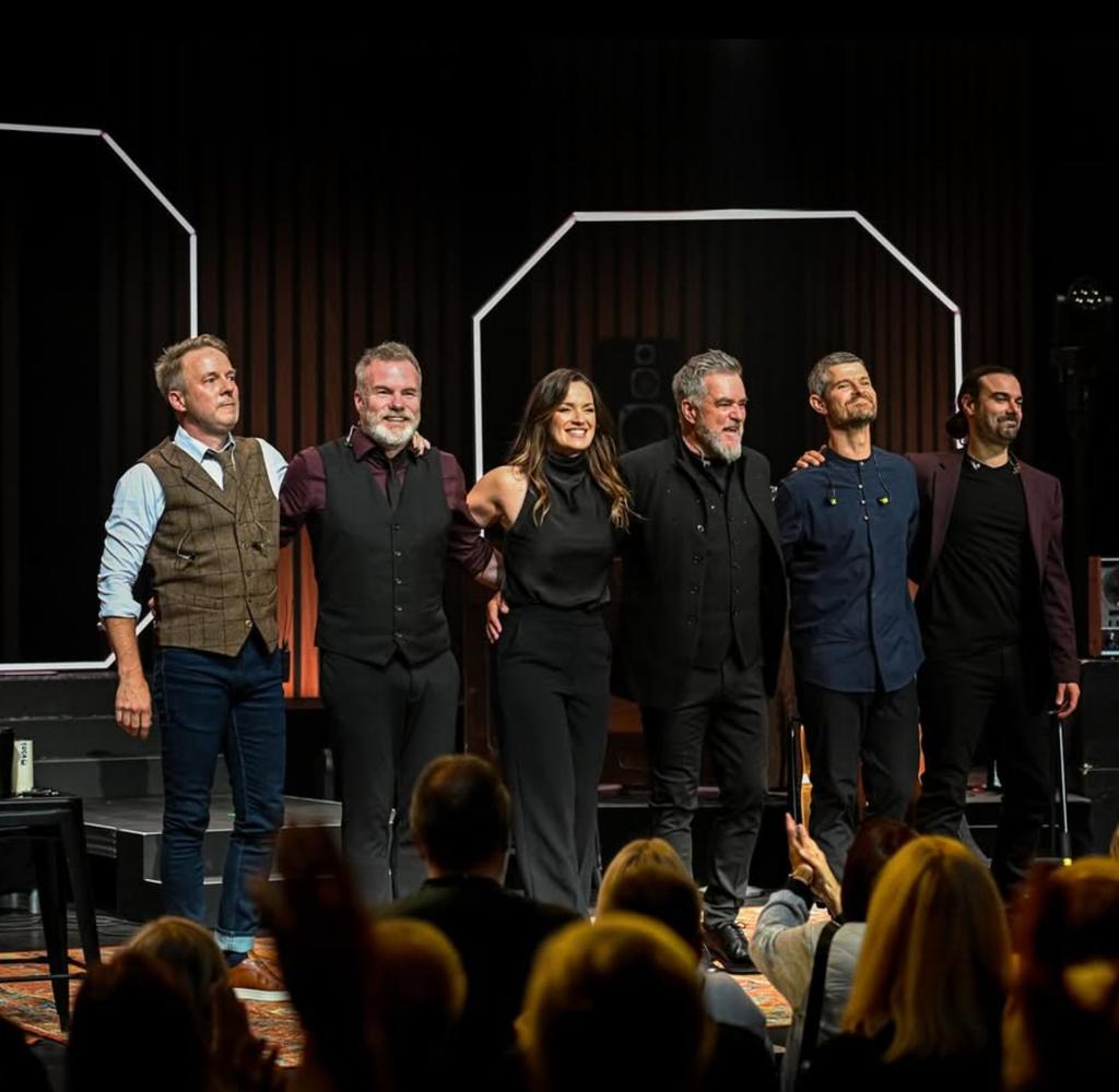 Andrée Watters et Sylvain Cossette avec leurs groupe