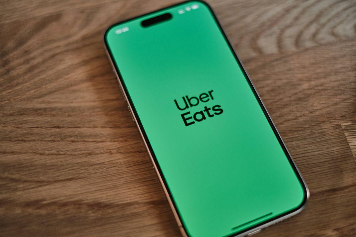 appshunter.io - Unsplash, application Uber Eats sur un téléphone intelligent