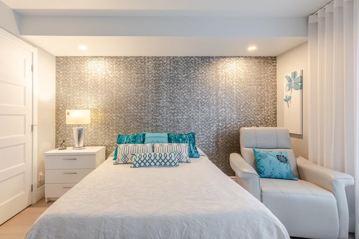 Chambre principale, vue vers la fenêtre
