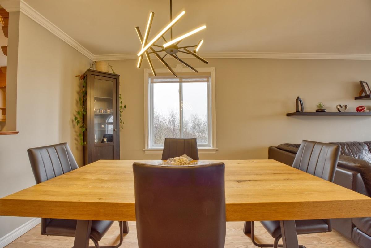 Salle à manger vue sous un autre angle
