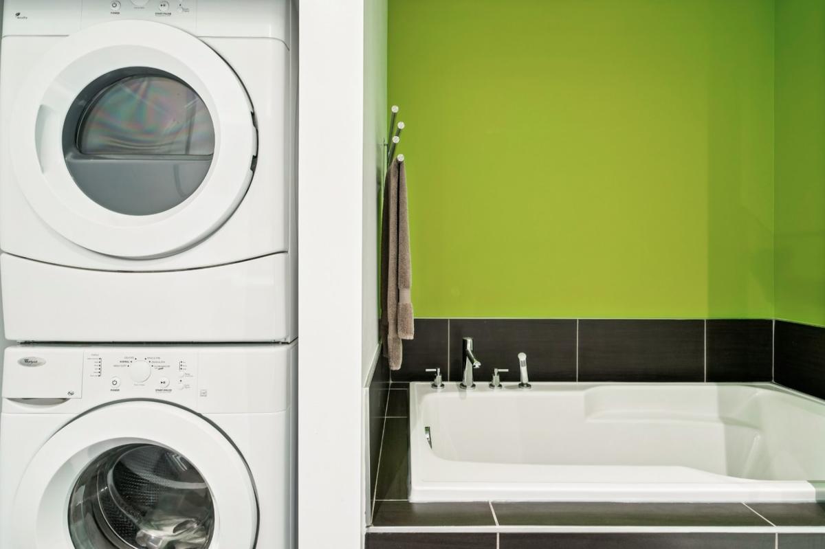 Salle de bain aux finitions modernes