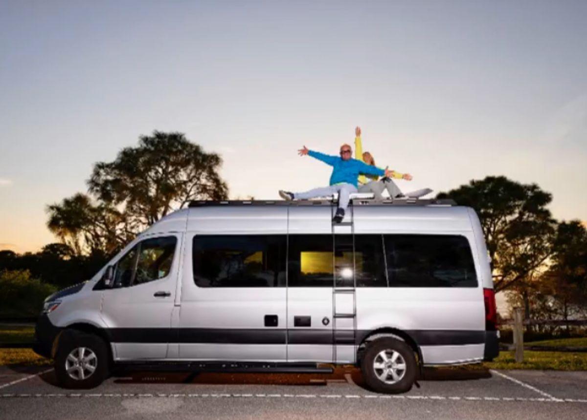 Luc Senay sur son véhicule récréatif