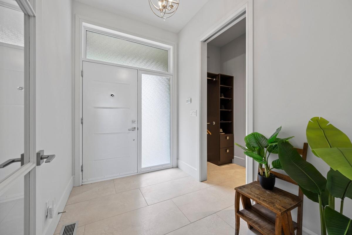 Hall d'entrée aux boiseries raffinées