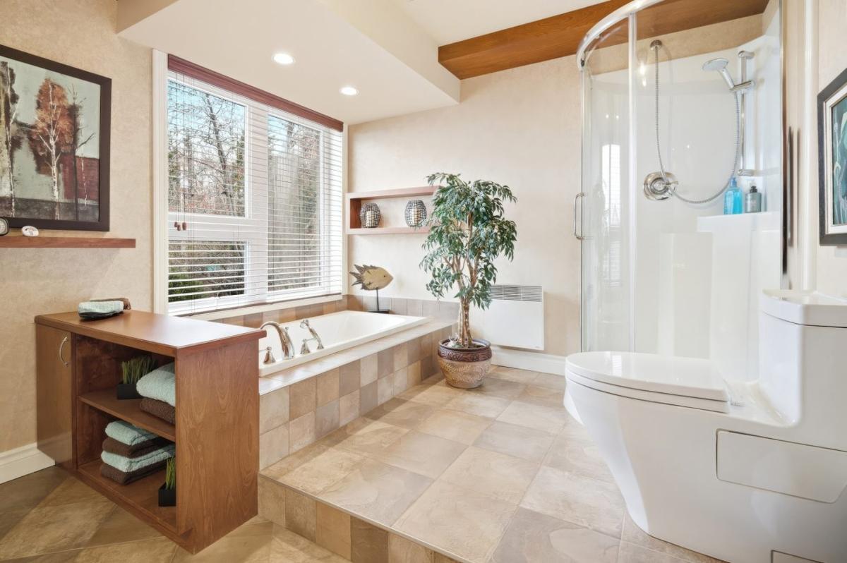 Salle de bain de la chambre principale