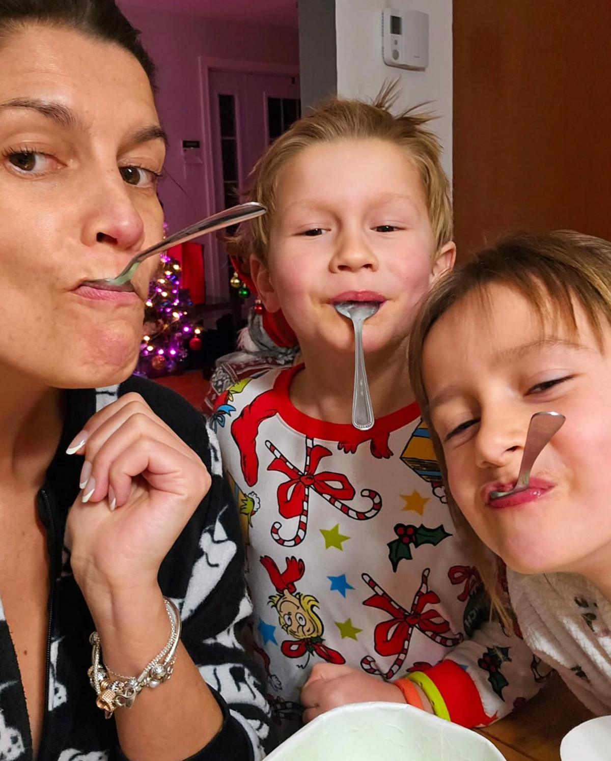 Geneviève Guilbault et ses deux enfants