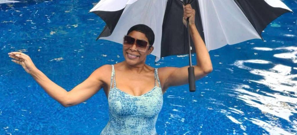 Varda Etienne dans sa piscine