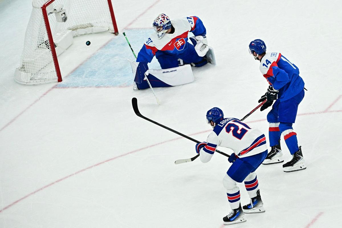 USA vs. Slovakia in semifinal. 