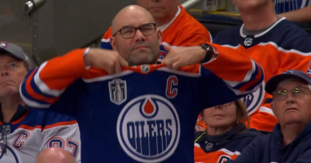 Oilers fan removes jersey Game 5 SCG 2025. Screenshot.