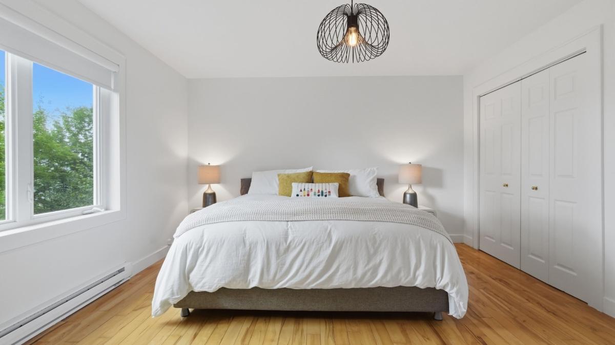 Chambre principale lumineuse