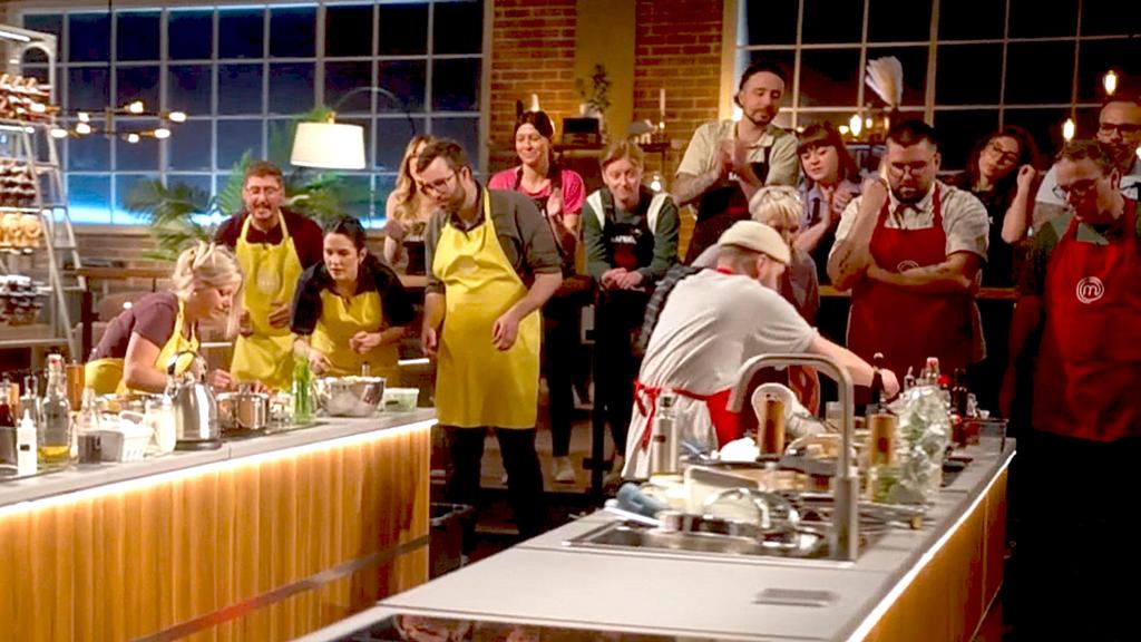 Equipe des jaunes et des rouges finalise leur plats Masterchef Québec
