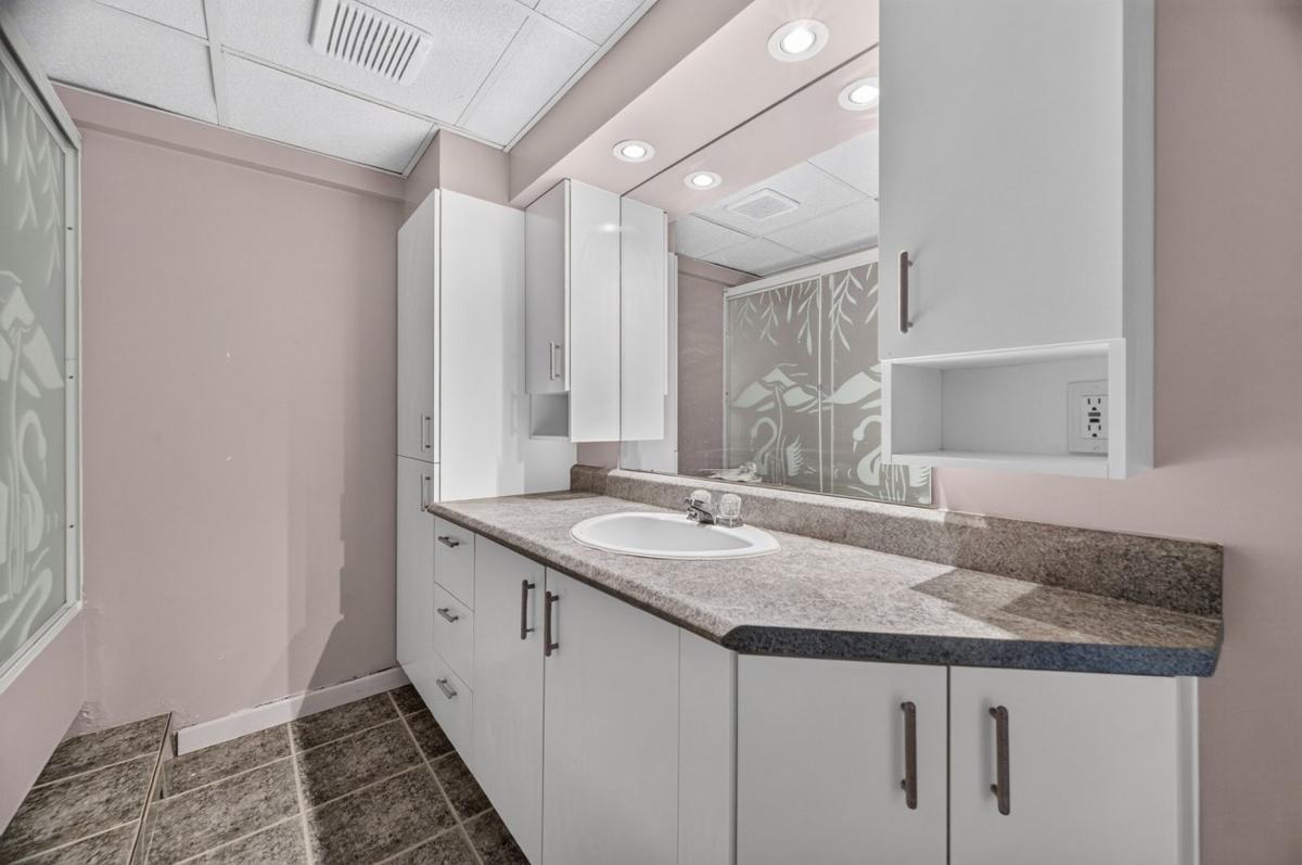 Salle de bain au fini soigné