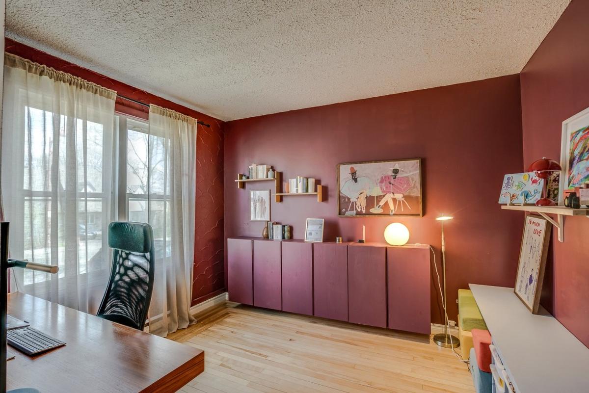 Bureau ou chambre au rez-de-chaussée