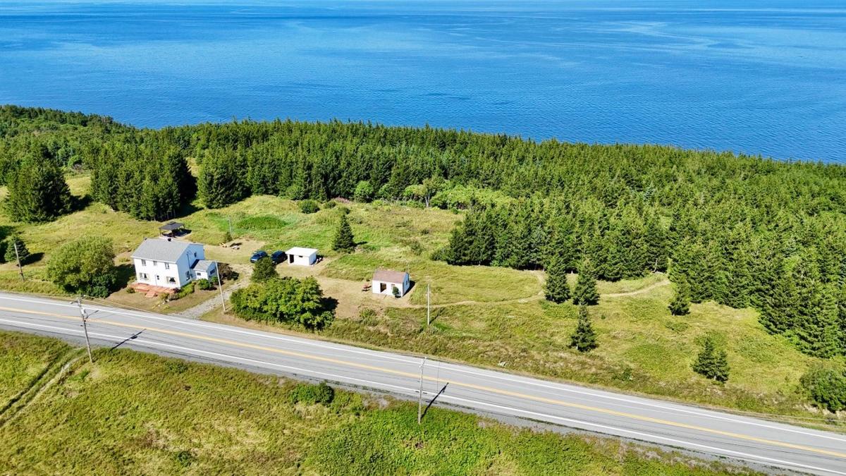 Vue aérienne du domaine dans son environnement maritime