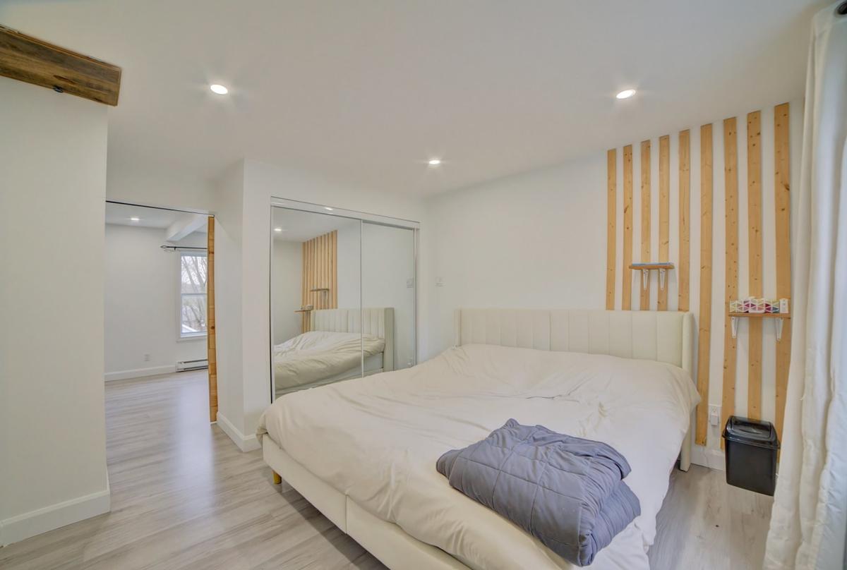 Autre angle de la chambre principale
